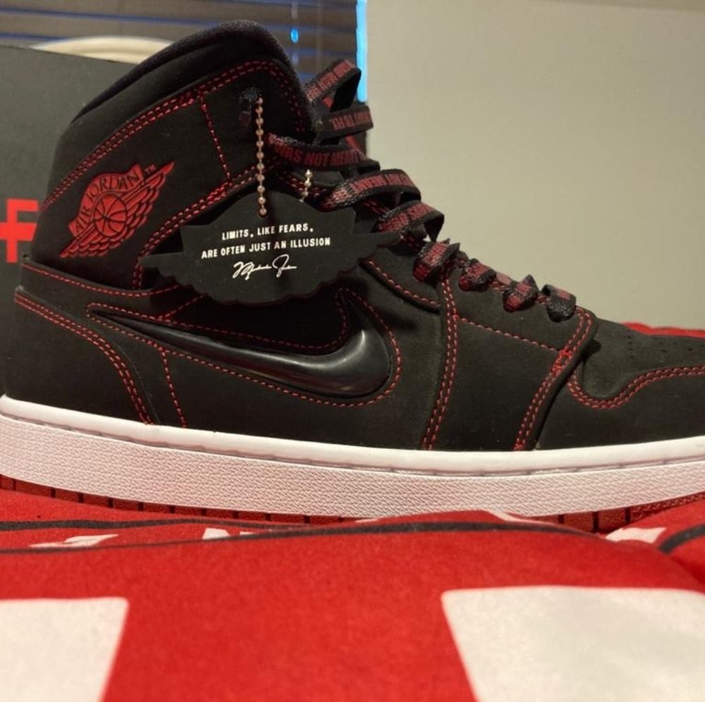 Jordan 1 mids fearless